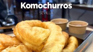 Packaging Box Komochurros compuesto por dos chocolate con churros para llevar